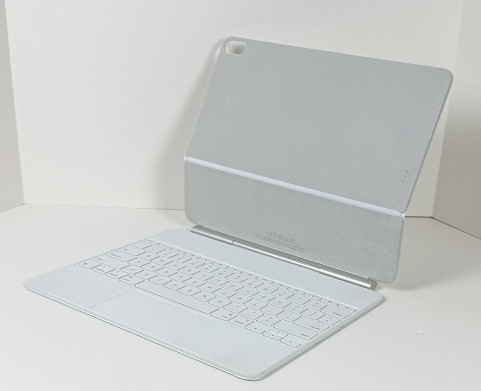 Apple Magic Keyboard White for iPad Air 13″ M3 MDFW4LL/A Excellent!