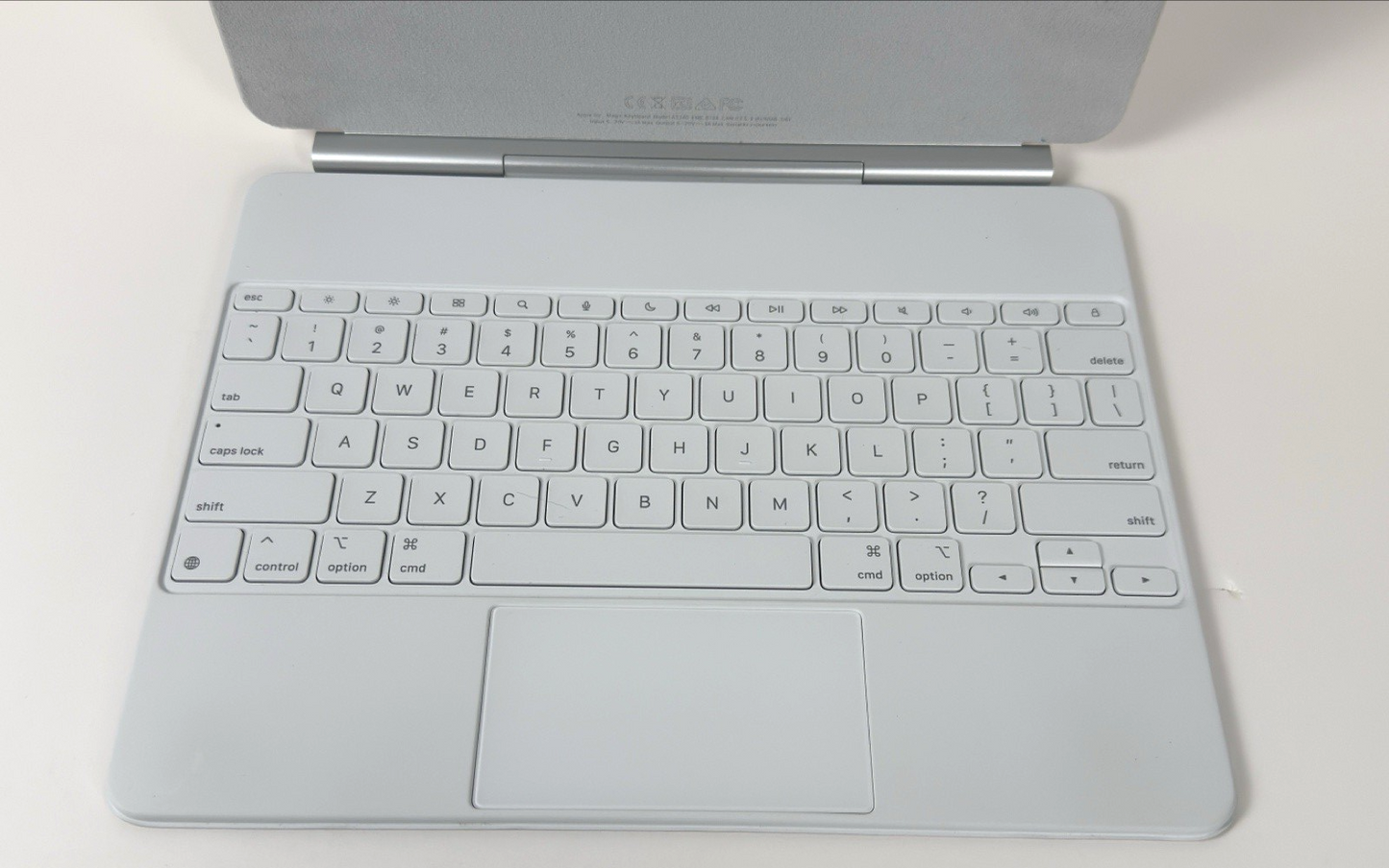 Apple Magic Keyboard White for iPad Air 13″ M3 MDFW4LL/A Excellent!