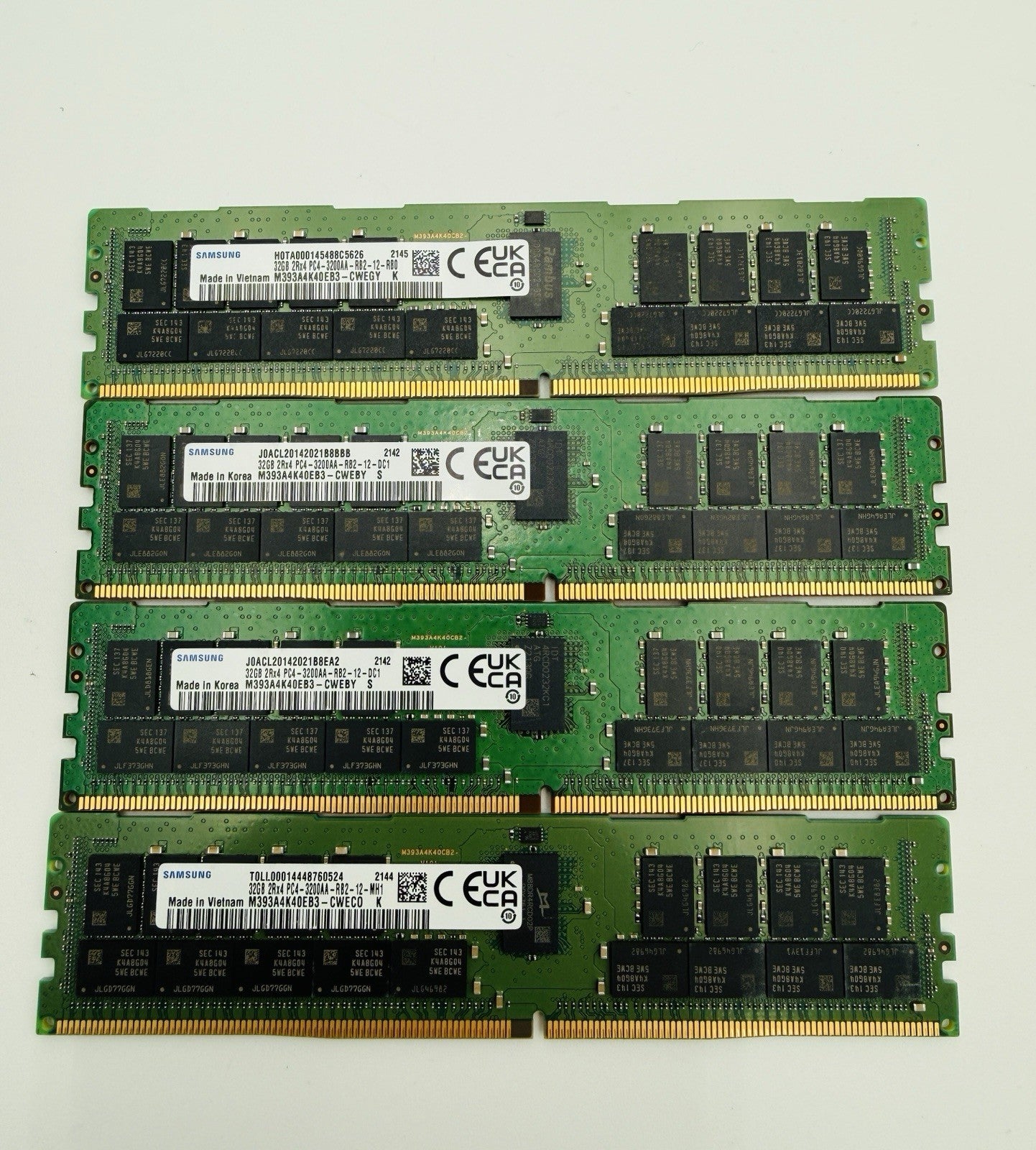 Samsung 32GB 2Rx4 PC4-3200AA RDIMM Server Memory M393A4K40EB3-CWE