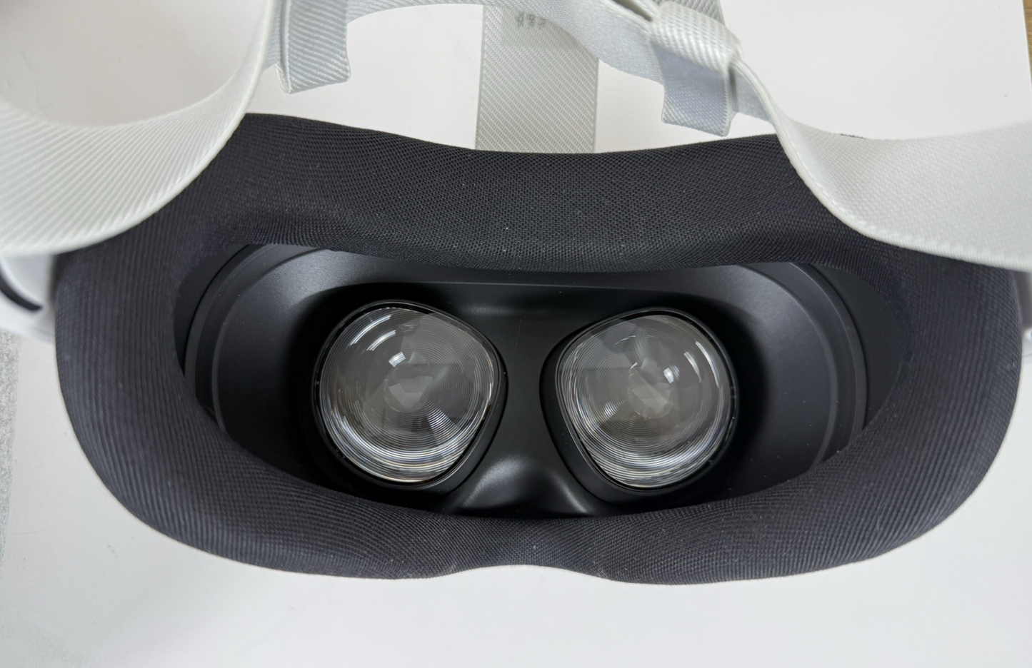 Meta Quest 3S 256GB All-in-One VR Headset – Mixed Reality Gaming & Entertainment