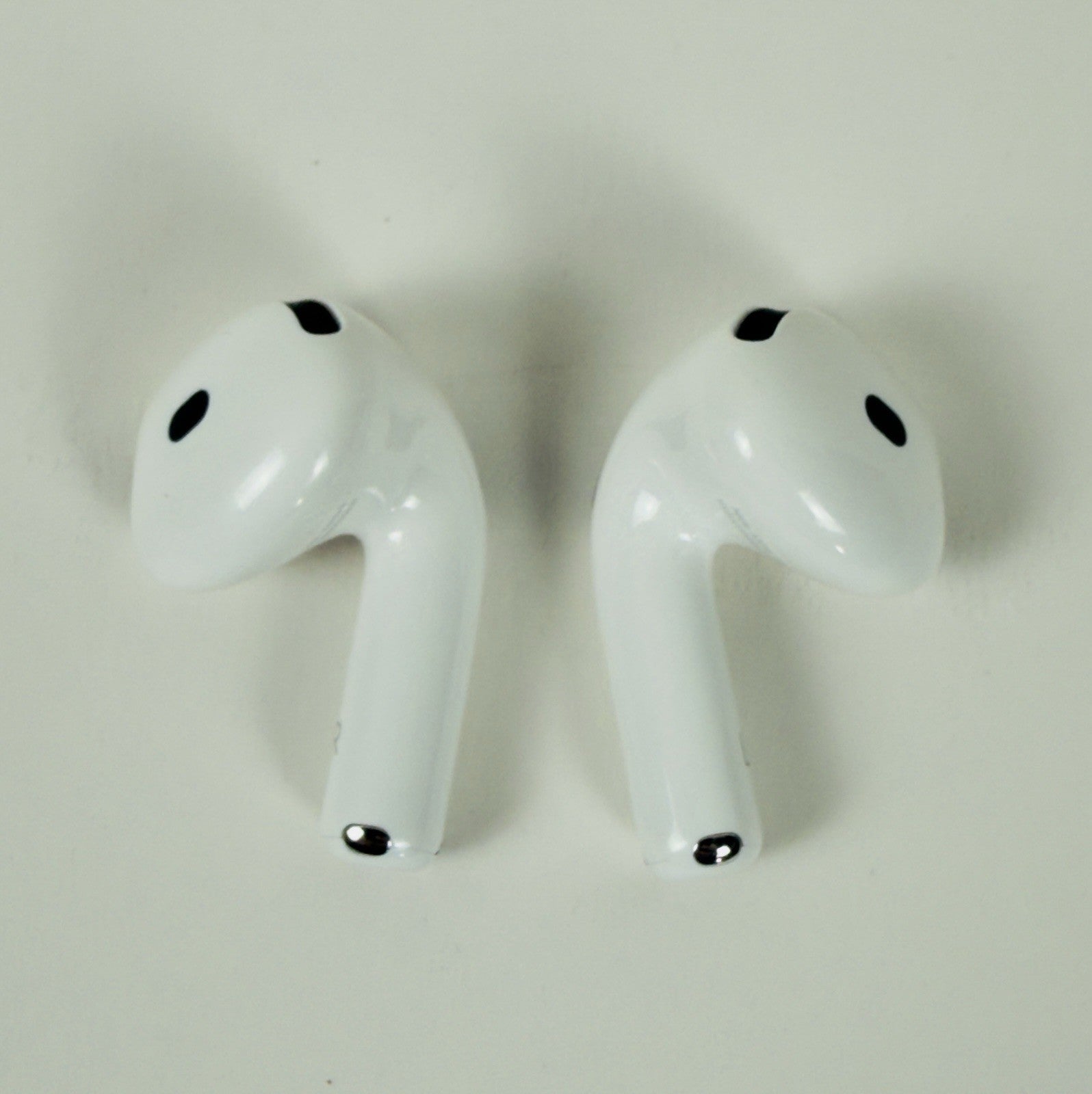 Apple AirPods 4th Gen ANC  with Active Noise Cancellation MXP93LL/A - Excellent!