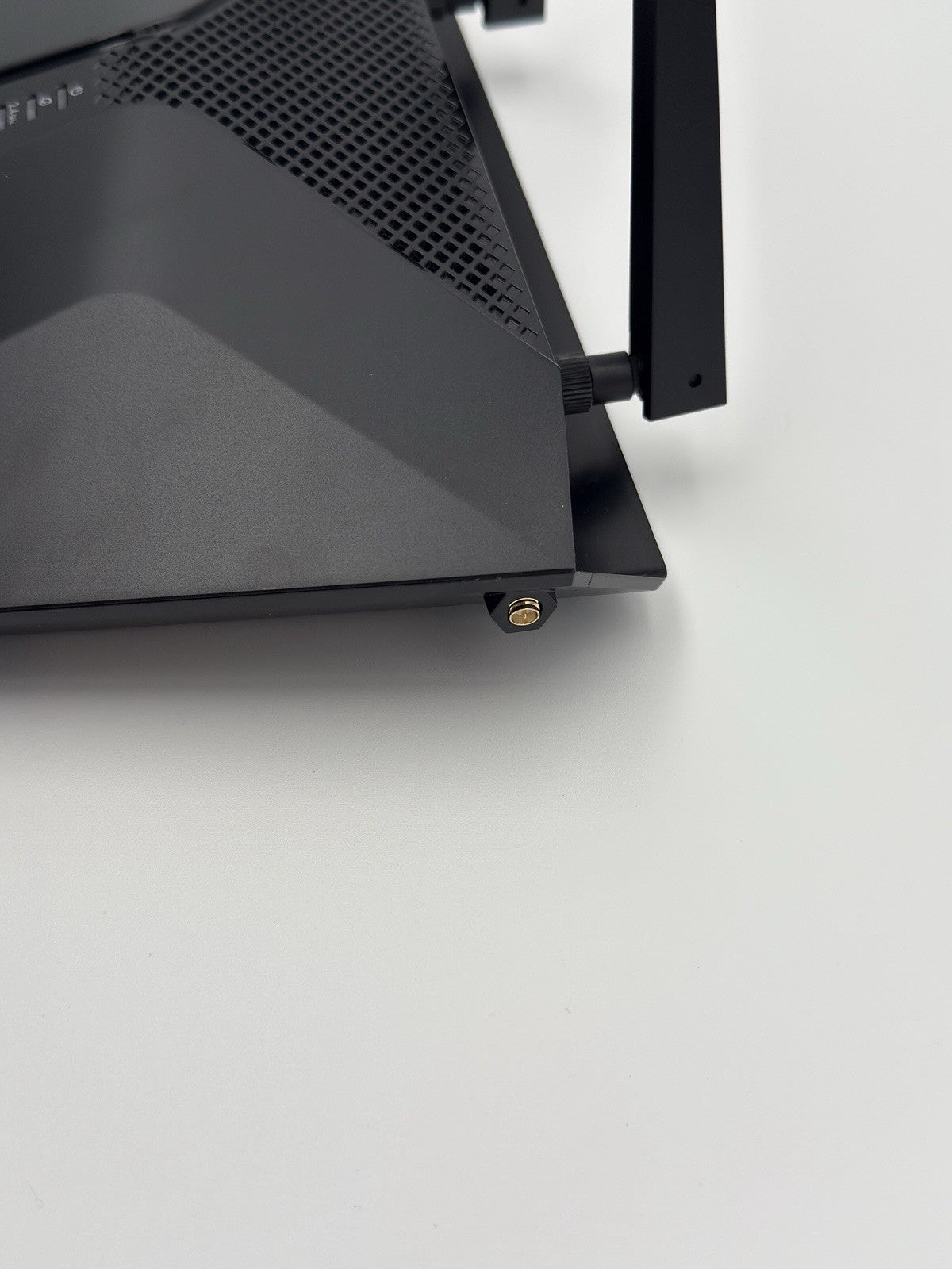 Netgear RAX54S-100NAS Nighthawk AX6 6-Stream AX5400 WiFi Router  -