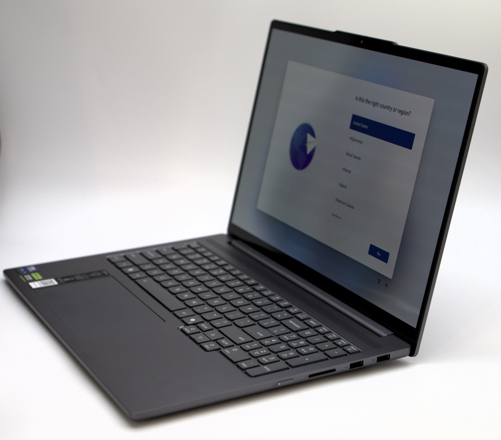 Lenovo IdeaPad Pro 5 16IAH10 16" 2.8K Touch Ultra 9 285H 32GB 1TB RTX 5050 W11H