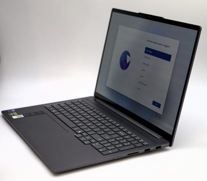 Lenovo IdeaPad Pro 5 16IAH10 16" 2.8K Touch Ultra 9 285H 32GB 1TB RTX 5050 W11H