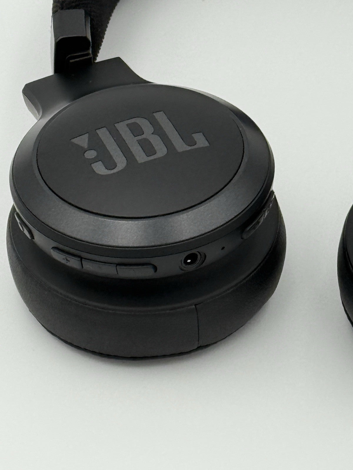 JBL Live 675NC Noise Cancelling Bluetooth On-Ear Wireless Headphones 1 yr wrnty