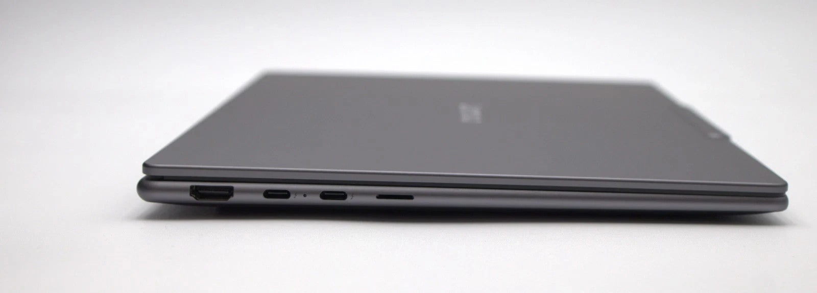 Lenovo Slim 7i 14" WUXGA OLED Touch Aura Edition Ultra 7 258V 32GB RAM 1TB SSD