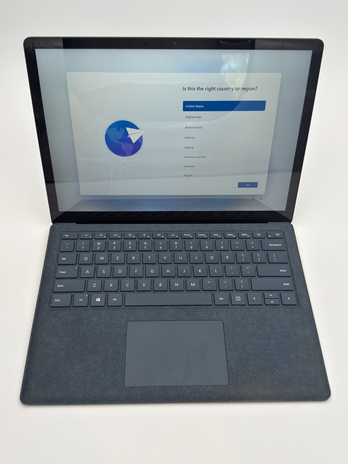 Microsoft Surface Laptop 1769 – 13.5" i5, 8GB, 256GB SSD | Windows 11 | Warranty