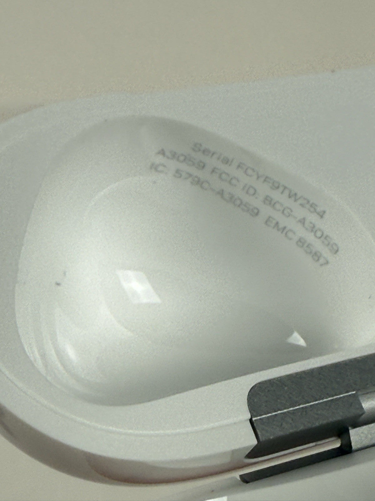 Apple AirPods 4th Gen ANC  with Active Noise Cancellation MXP93LL/A - Very Good!