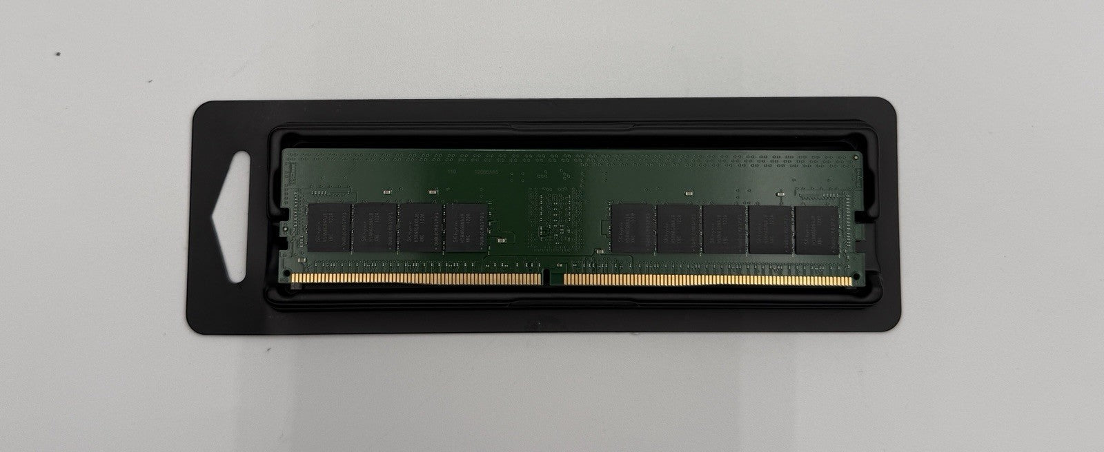 SK HYNIX 32GB (1X32GB) 2RX8 PC4-3200AA SERVER MEMORY HMAA4GR7CJR8N-XN