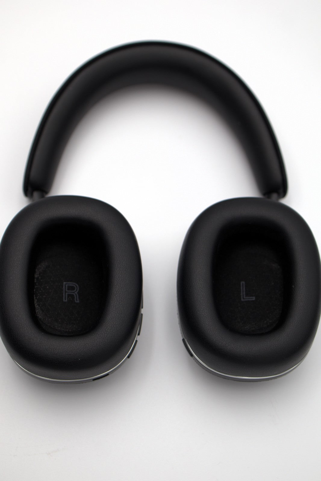 Bowers & Wilkins PX7 S2 On-Ear Noise Cancelling Wireless Headphones Case | Black