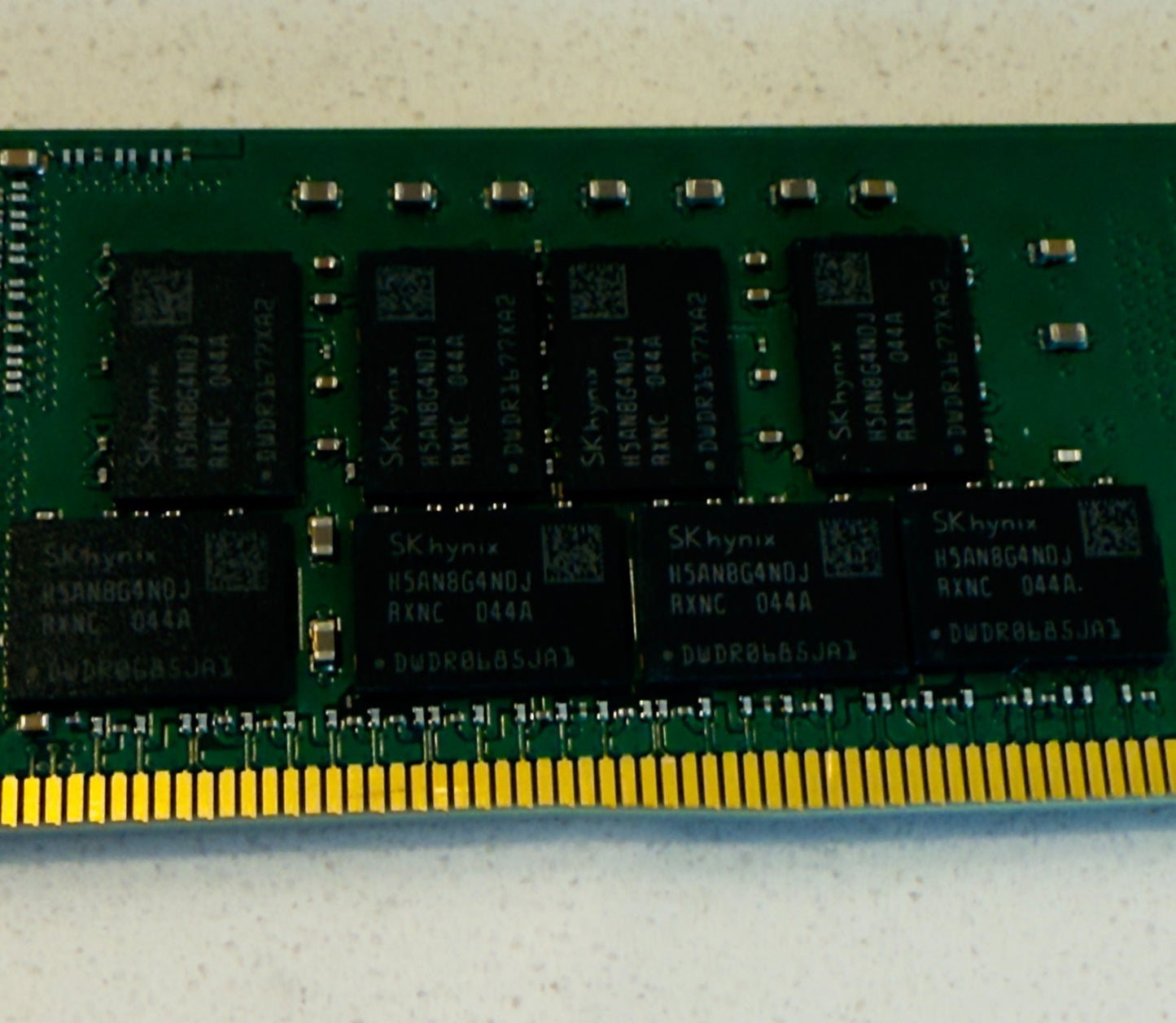 SK HYNIX 32GB 2Rx4 PC4-3200AA-RB2 HMA84GR7DJR4N-XN-T4-AA 2047