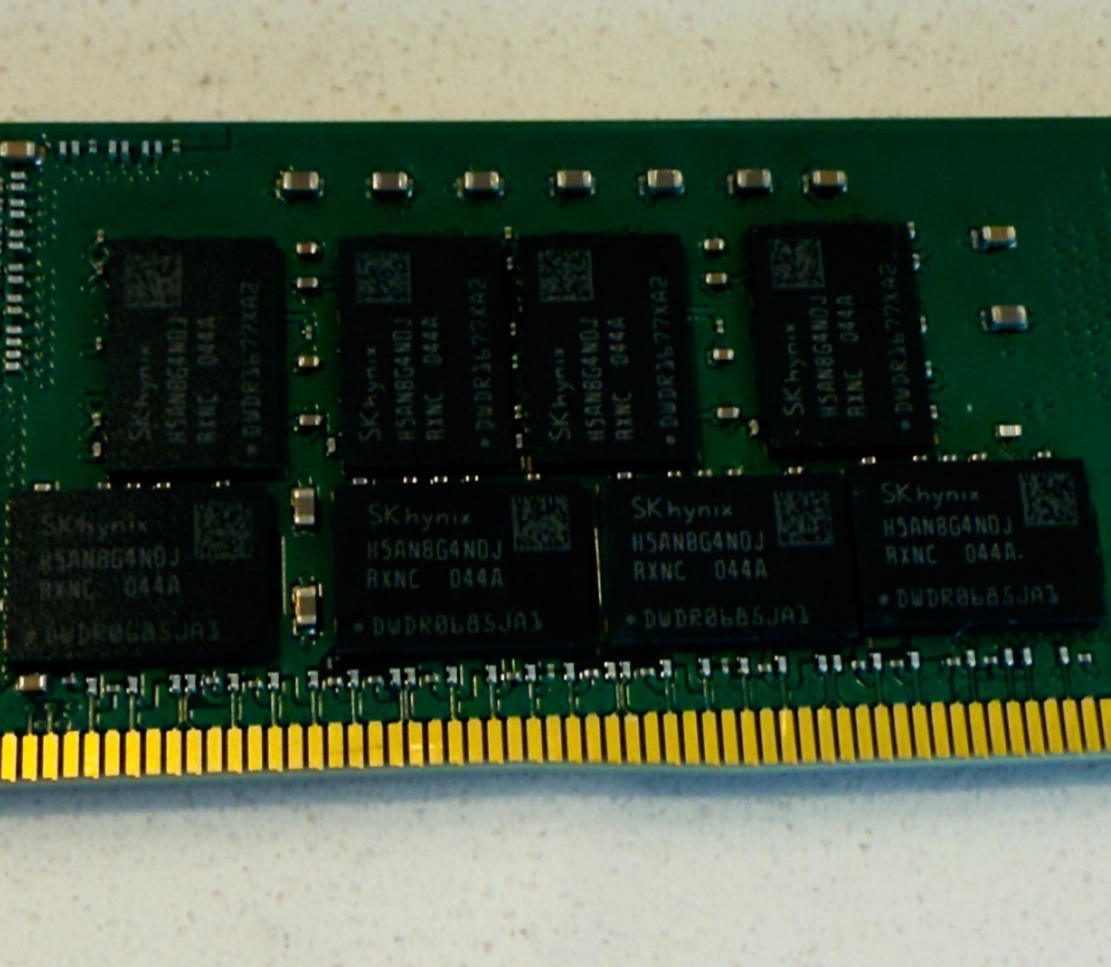 SK HYNIX 32GB 2Rx4 PC4-3200AA-RB2 HMA84GR7DJR4N-XN-T4-AA 2047