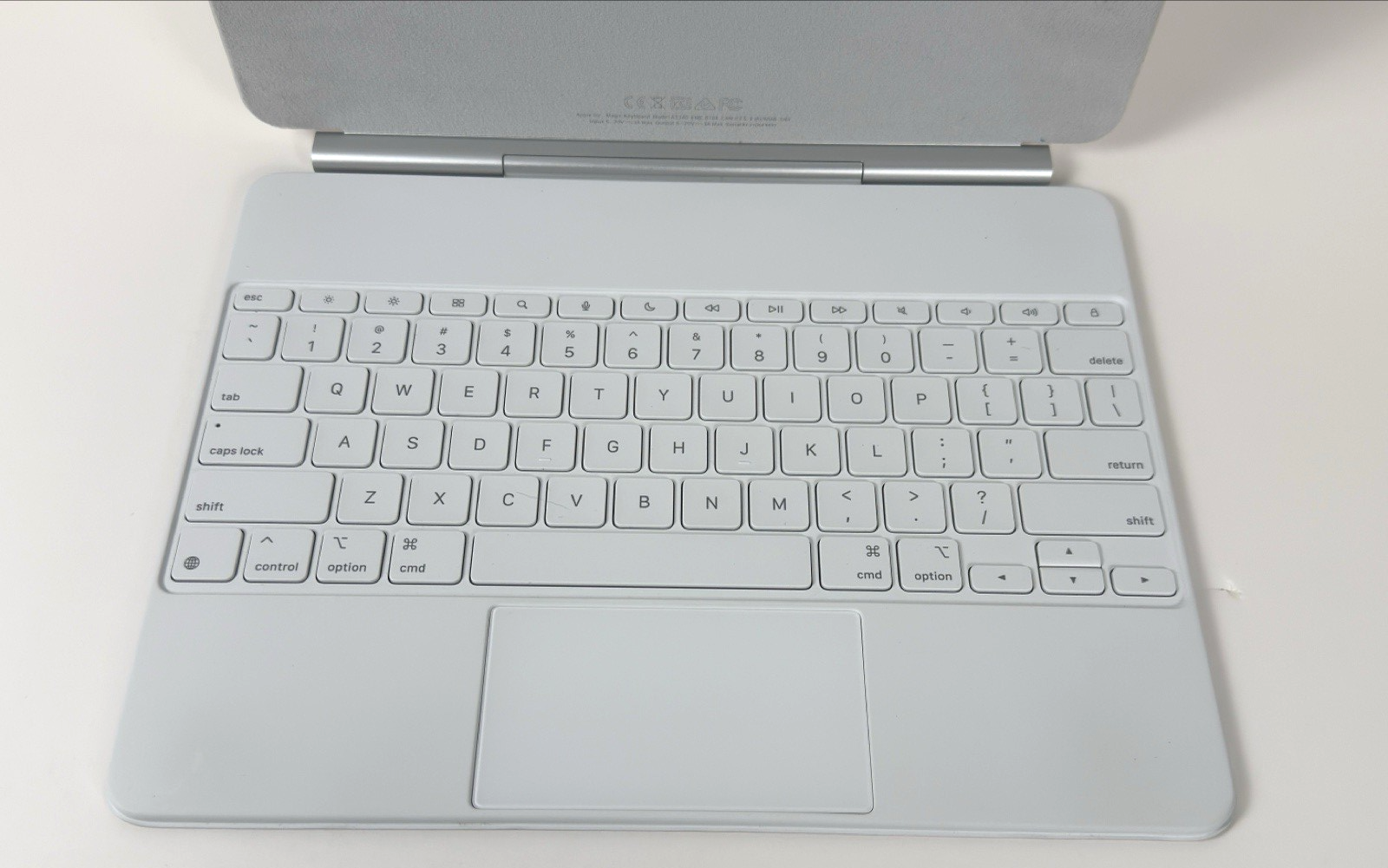Apple Magic Keyboard White for iPad Air 13″ M3 MDFW4LL/A Excellent!