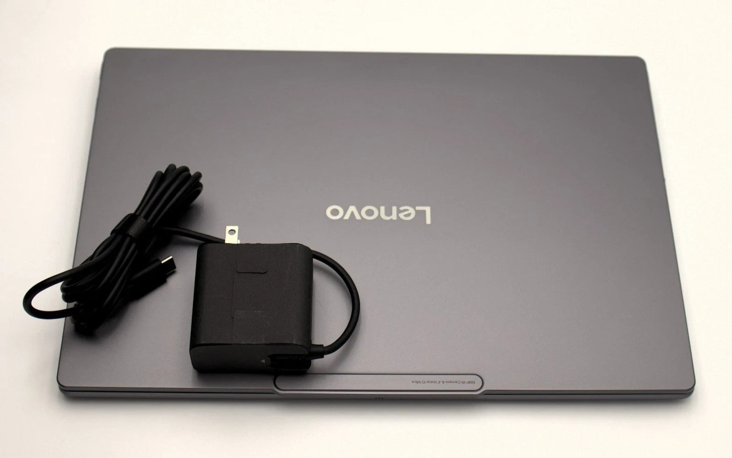 Lenovo Slim 7i 14" WUXGA OLED Touch Aura Edition Ultra 7 258V 32GB RAM 1TB SSD