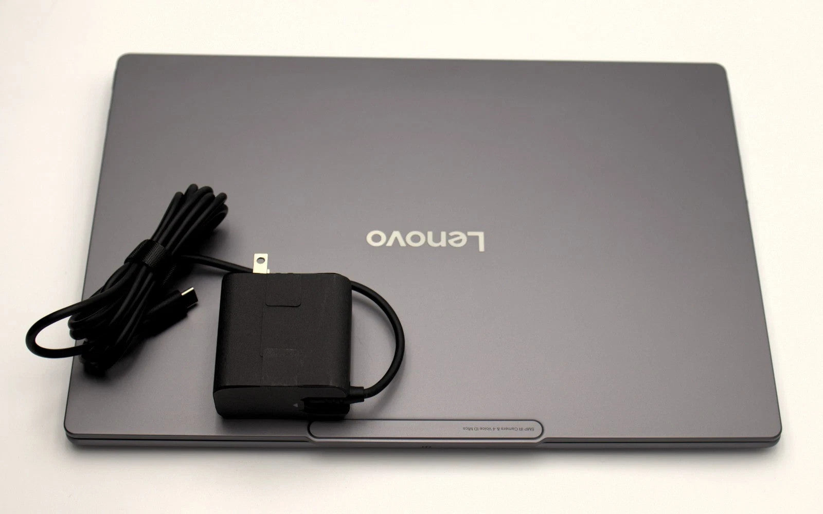 Lenovo Slim 7i 14" WUXGA OLED Touch Aura Edition Ultra 7 258V 32GB RAM 1TB SSD