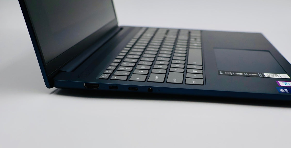 Lenovo IdeaPad Slim 5i 16” Touch Ultra 5 322 16GB RAM 512GB SSD Copilot+ PC Blue