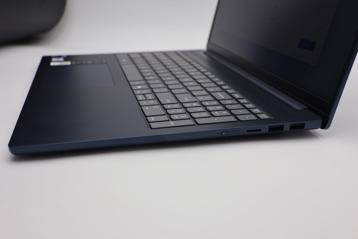 Lenovo IdeaPad Slim 5i 16” Touch Ultra 5 322 16GB RAM 512GB SSD Copilot+ PC Blue