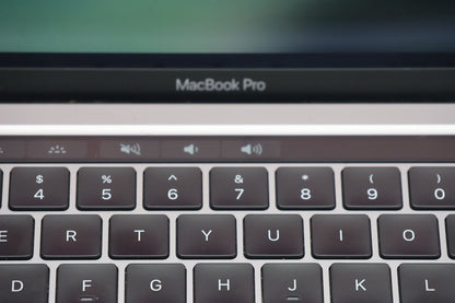 Apple MacBook Pro 13" 2020 i5 2GHz 16GB 512GB Touch Bar MWP42LL/A Space Gray