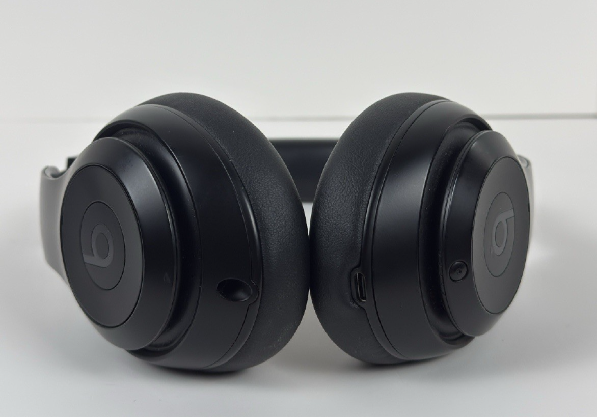 Beats Solo 4 Wireless On-Ear Headphones Black w/ AppleCare+ - Excellent!