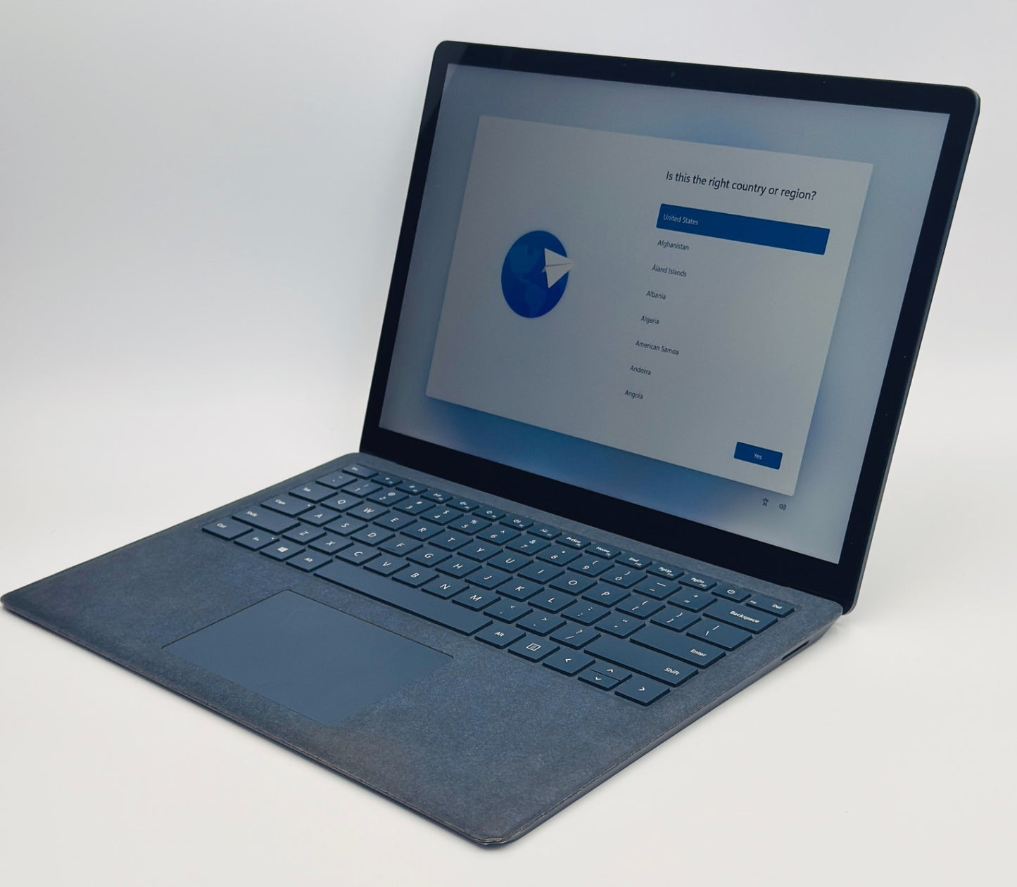 Microsoft Surface Laptop 1769 – 13.5" i5, 8GB, 256GB SSD | Windows 11 | Warranty